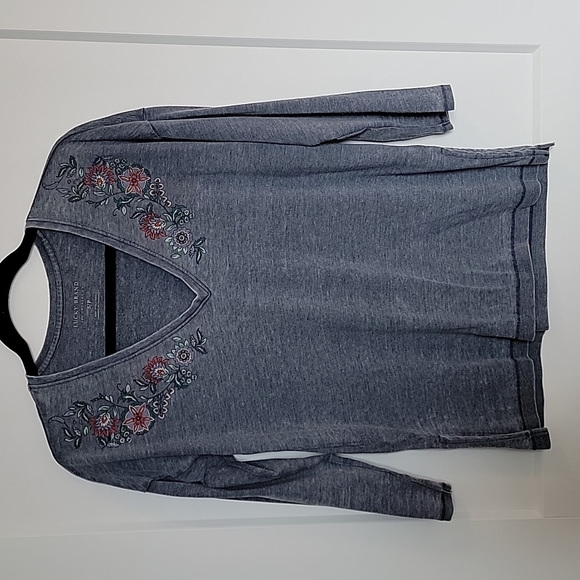 Lucky Brand V-Neck Top - Picture 3 of 7